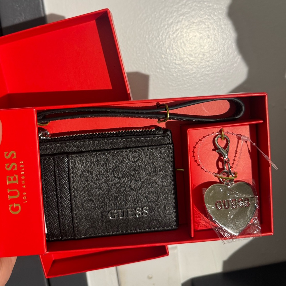 GUESS Black Card Holder with Heart Keychain